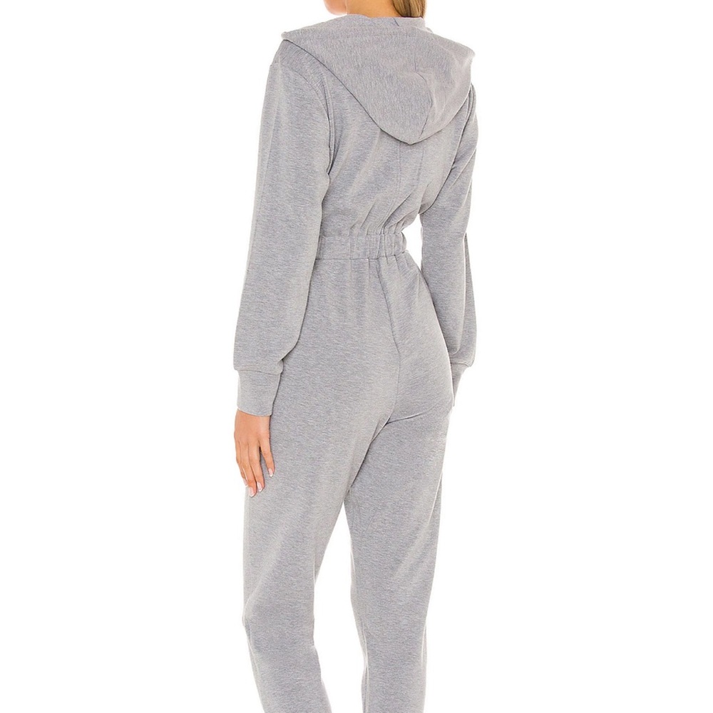 Leisure Suit in Heather Grey